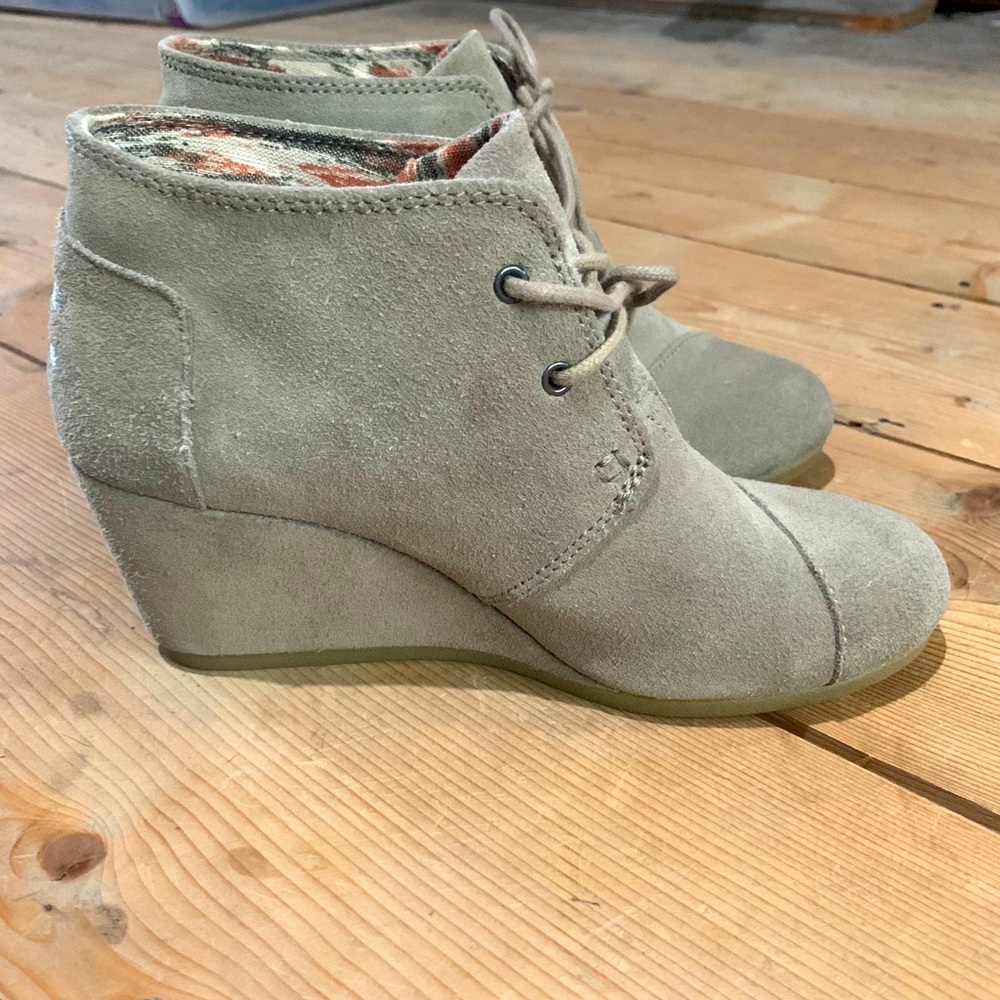 TOMS tan laced booties